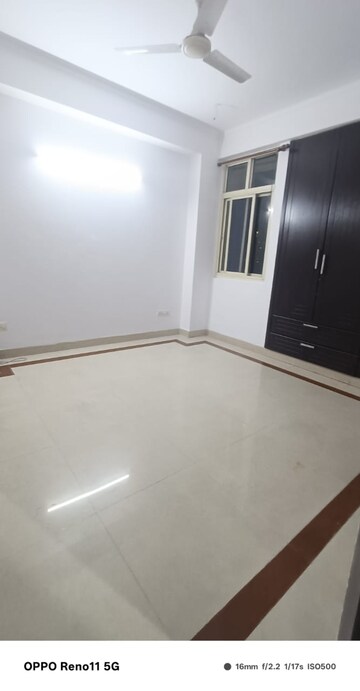 Room in 3 BHK Builder Floor at Sector 46 – for Rent