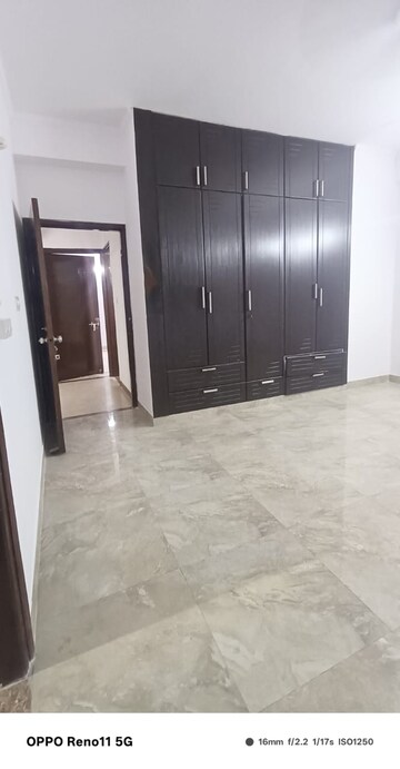 Room in 3 BHK Builder Floor at Sector 46 – for Rent