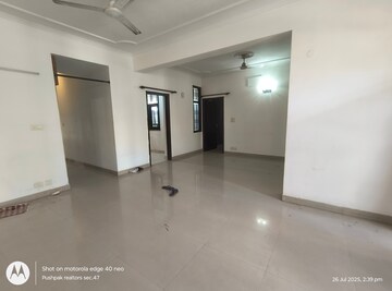 Room in 3 BHK Builder Floor at Sector 46 – for Rent