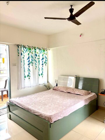 Room in 2 BHK Apartment at Runwal Seagull, Hadapsar – for Rent