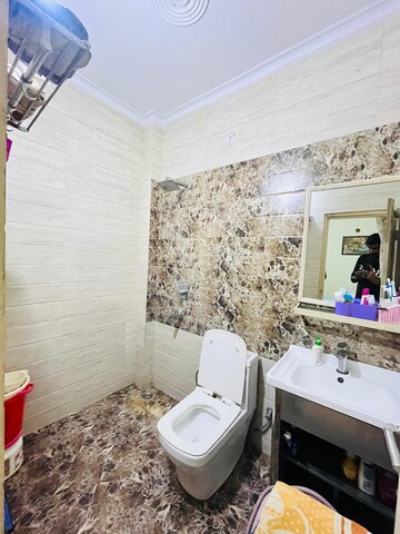 Bathroom in 2 BHK Builder Floor at Sector 40 – for Rent