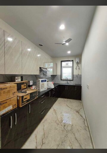 Kitchen in 2 BHK Builder Floor at Sector 38 – for Rent