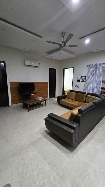Living Room in 2 BHK Builder Floor at Sector 52 – for Rent