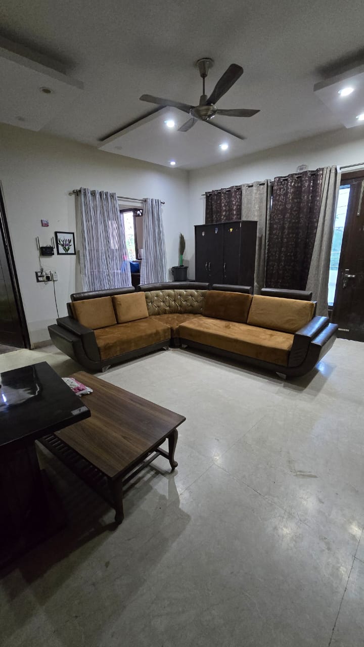 2 BHK Builder Floor For Rent in H Block 