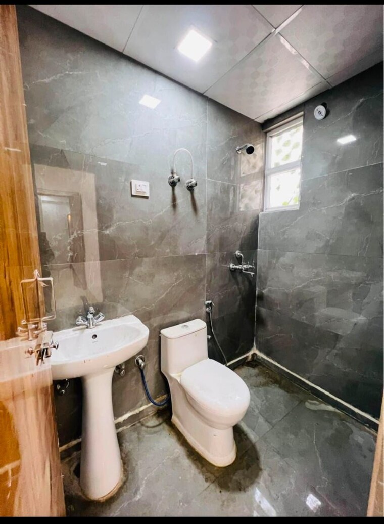 Bathroom, jalpura 3 Bedroom 1545 Sq.Ft. Builder Floor In Jalpura Greater Noida 9127756