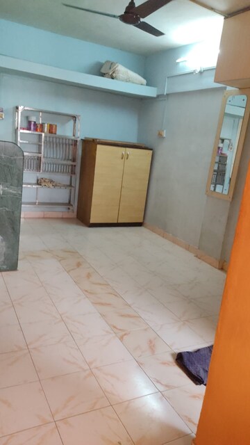 Room in Studio Apartment at New Nana Peth – for Rent