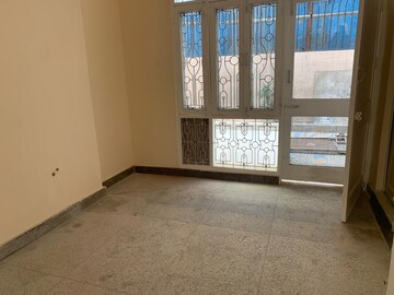 Room in 3 BHK Builder Floor at Palam Vihar Residents Association, Palam Vihar – for Rent