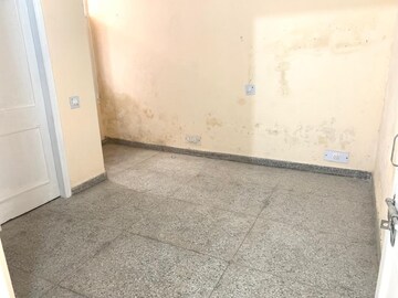 Room in 3 BHK Builder Floor at Palam Vihar Residents Association, Palam Vihar – for Rent