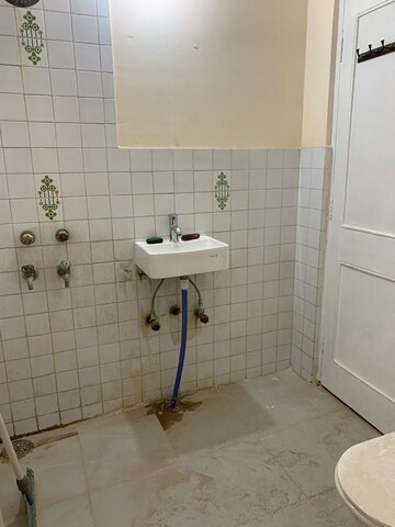 Bathroom in 3 BHK Builder Floor at Palam Vihar Residents Association, Palam Vihar – for Rent