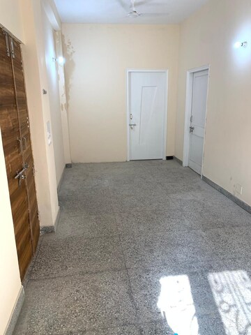 Room in 3 BHK Builder Floor at Palam Vihar Residents Association, Palam Vihar – for Rent