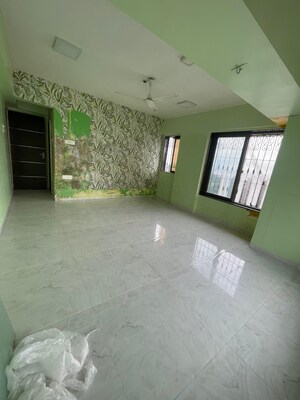 Room in 2 BHK Apartment at Yasmin Tower, Agripada – for Sale