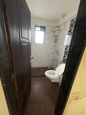 Bathroom in 2 BHK Apartment at Yasmin Tower, Agripada – for Sale