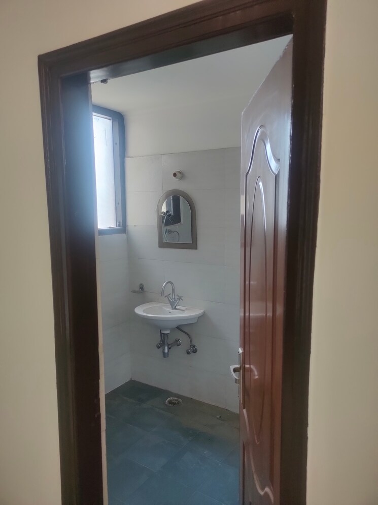 Bathroom, somsons-imperial-towers 3 Bedroom 1654 Sq.Ft. Apartment In Dhakoli Zirakpur 9127811