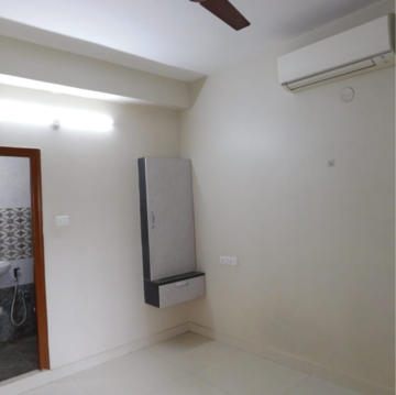 Room in 2 BHK Builder Floor at Kondapur – for Rent