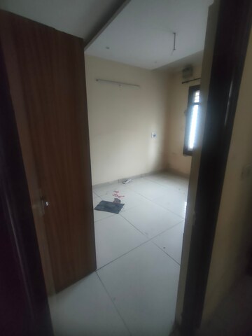 Room in 3 BHK Apartment at Guru Nanak Enclave, Dhakoli – for Rent