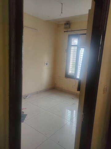 Room in 3 BHK Apartment at Guru Nanak Enclave, Dhakoli – for Rent