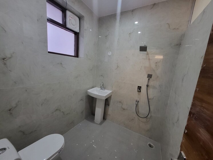 Bathroom, uppal-southend 3 Bedroom 1850 Sq.Ft. Builder Floor In Sector 49 Gurgaon 9127840
