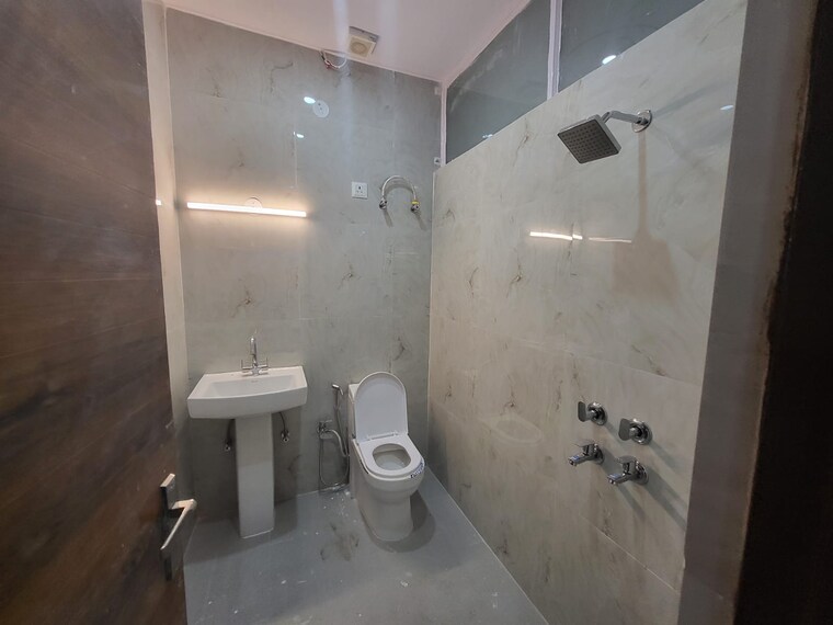 Bathroom, uppal-southend 3 Bedroom 1850 Sq.Ft. Builder Floor In Sector 49 Gurgaon 9127840