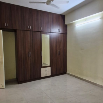 Room in 3 BHK Builder Floor at Kondapur – for Rent
