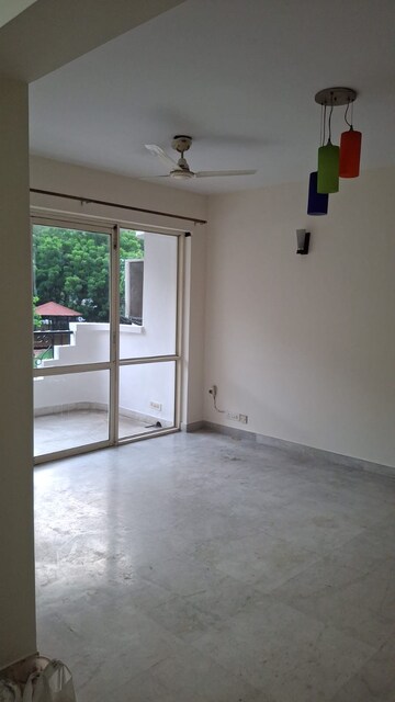 Room in 4 BHK Apartment at Omaxe The Olive Heights, Sector 56 – for Rent