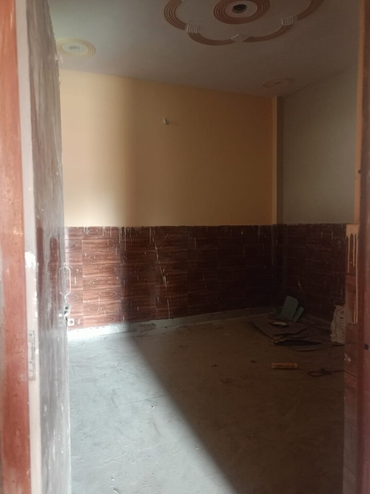 Room, krishna-vatika-society 2 Bedroom 60 Sq.Yd. Villa In Sector 4 Greater Noida Greater Noida 9128001