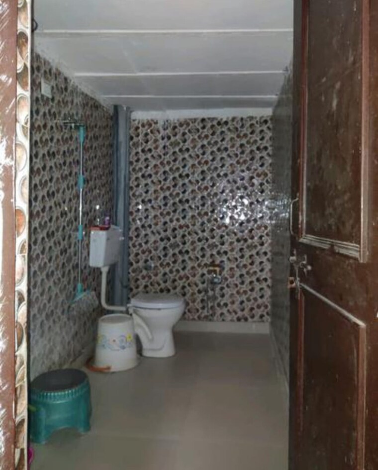 Bathroom, krishna-vatika-society 2 Bedroom 60 Sq.Yd. Villa In Sector 4 Greater Noida Greater Noida 9128001