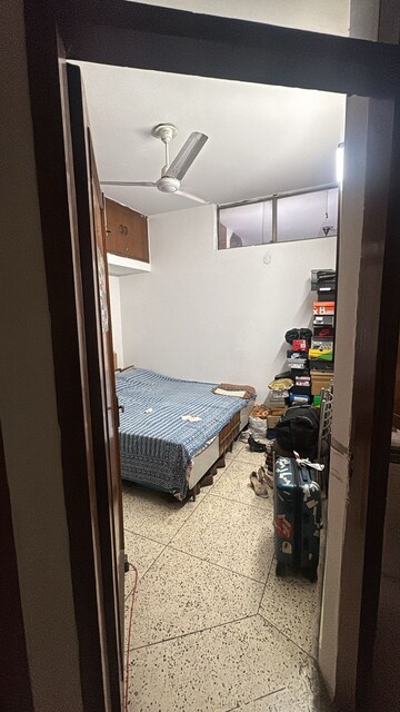 Parking in 2 BHK Builder Floor at Lajpat Nagar ii – for Rent