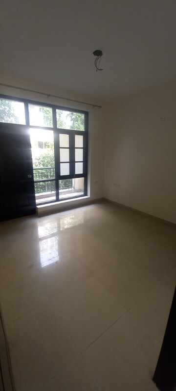 Room in 4 BHK Apartment at Omaxe New Chandigarh, North Mullanpur – for Rent