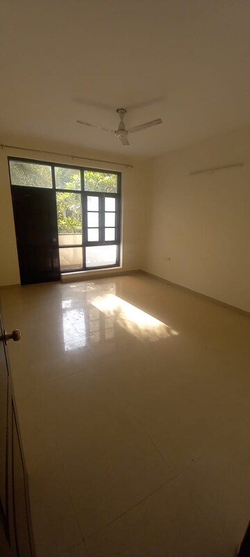 Room in 4 BHK Apartment at Omaxe New Chandigarh, North Mullanpur – for Rent