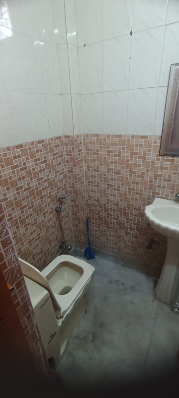 Bathroom in 1 RK Builder Floor at Ashok Nagar – for Rent