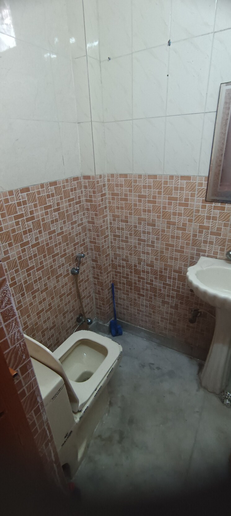 Bathroom, ashok nagar 1 RK 300 Sq.Ft. Builder Floor In Ashok Nagar Delhi 9128133