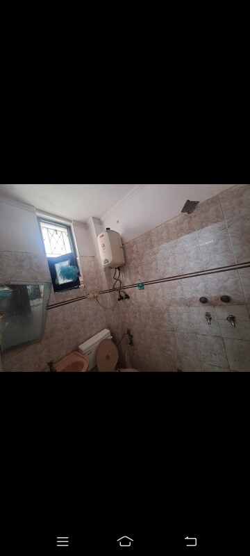 Bathroom in 2 BHK Builder Floor at Vaishali Media Apartment, Vaishali Sector 5 – for Rent