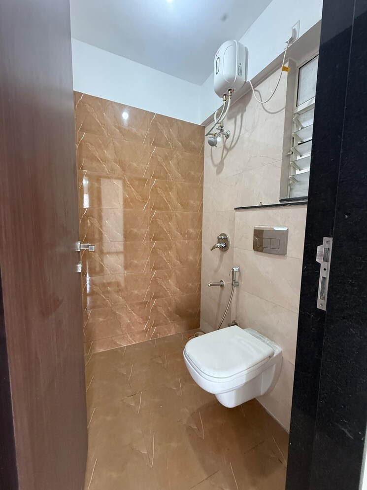 Bathroom, casa-imperia 2 Bedroom 726 Sq.Ft. Apartment In Wakad Pune 9128224