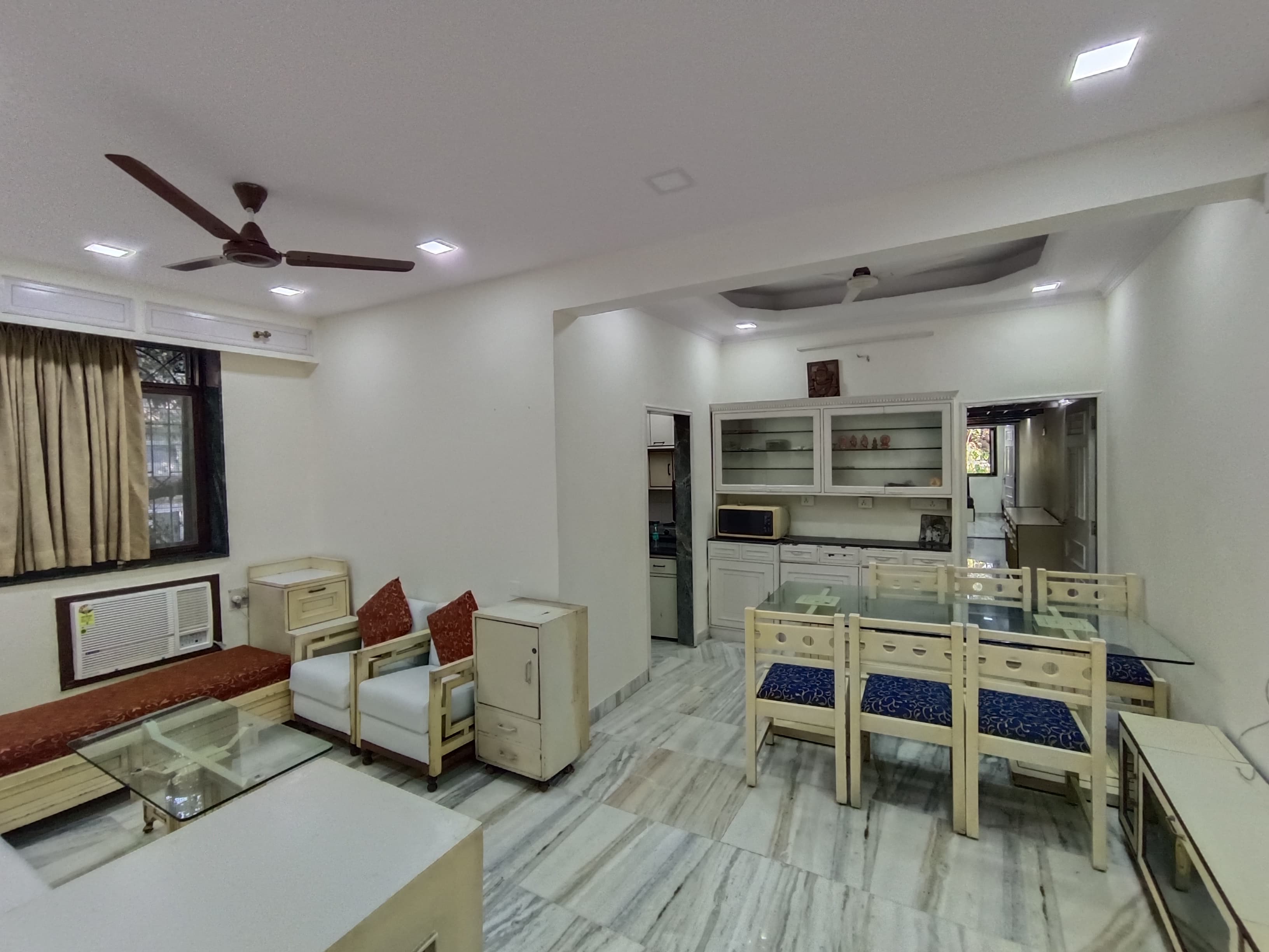2.5 BHK + Extra Room Apartment For Rent in Chawla House