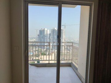 Room in 4 BHK Apartment at M3M Flora 68, Sector 68 – for Rent