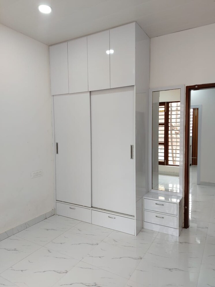 Room, kharar kurali highway 2 Bedroom 900 Sq.Ft. Apartment In KharaR Kurali Highway Mohali 9128251