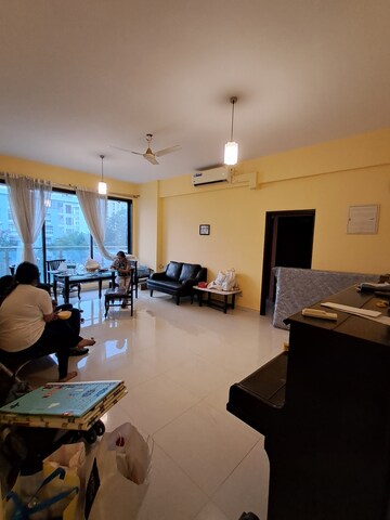 Team Area in 2 BHK Apartment at Dadar West – for Sale