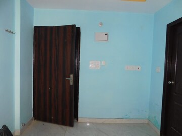 Room in 2 BHK Apartment at Sikka Karnam Greens, Sector 143b – for Rent