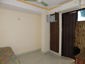 Room in 2 BHK Apartment at Sikka Karnam Greens, Sector 143b – for Rent