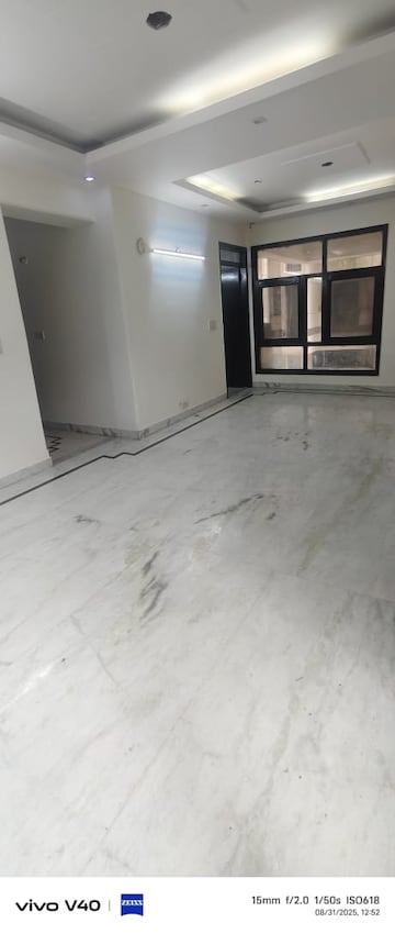 Room in 3 BHK Apartment at Sector 12 Dwarka – for Rent