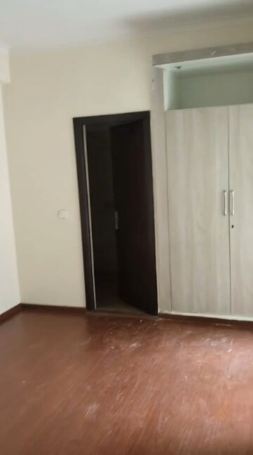 Room in 3 BHK Apartment at Amrapali Terrace Homes, Tech Zone 4 Greater Noida – for Rent