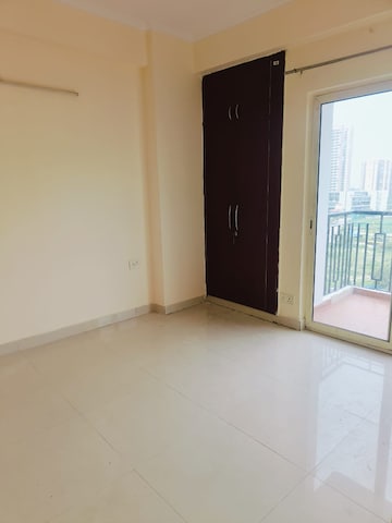 Room in 1 BHK Apartment at Maxblis Grand Kingston, Sector 75 – for Rent