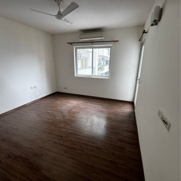 Room in 4 BHK Apartment at Emaar Palm Terraces Select, Sector 66 – for Rent