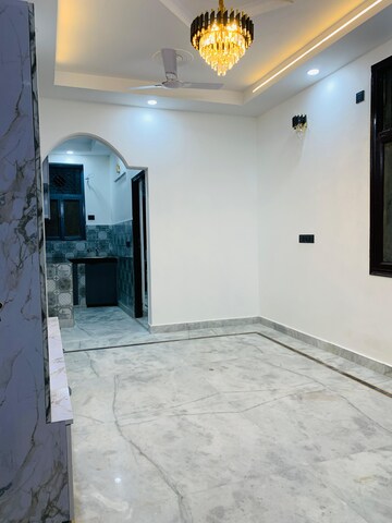 Room in 4 BHK Builder Floor at Green Fields Colony – for Rent