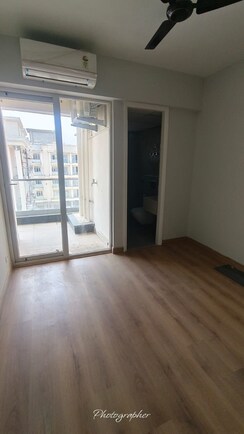 2 BHK + Servant Room Apartment For Sale in Signature Global City 92