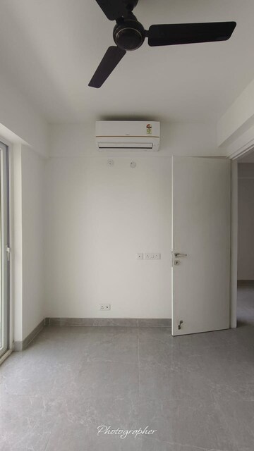 Room in 3 BHK Apartment at Signature Global City 81, Sector 81 – for Sale