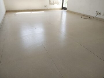 Room in 3 BHK Apartment at Signature Global City 81, Sector 81 – for Sale