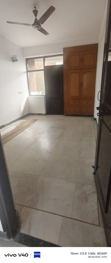 Room in 3 BHK Apartment at Sector 12 Dwarka – for Rent