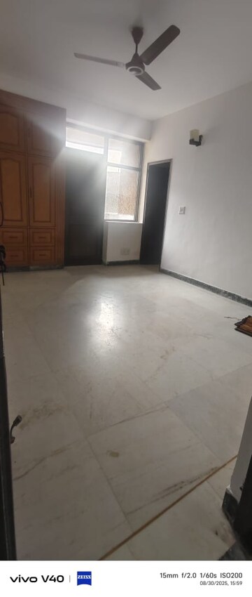 Room in 3 BHK Apartment at Sector 12 Dwarka – for Rent