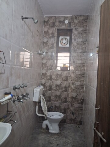 Bathroom in 2 BHK Builder Floor at Sector 29 – for Rent